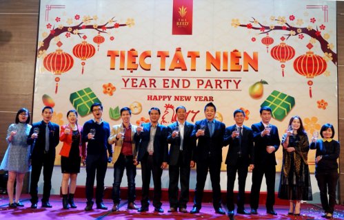 Tổ Chức Tiệc Tất Niên